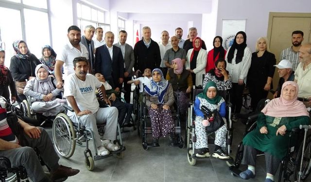 İhtiyaç sahibi engelliler bayram öncesinde sandalyelerine kavuştu