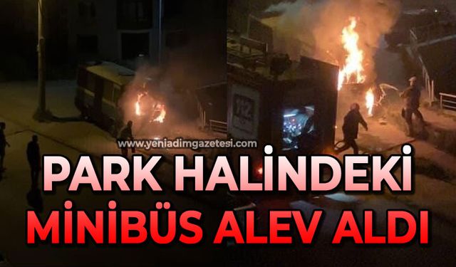 Park halindeki minibüs alev aldı