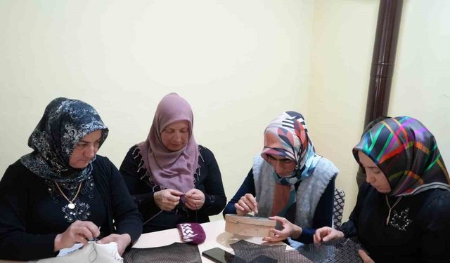 Açılan kurs kadınlara umut oldu: Hem öğreniyorlar hem para kazanıyorlar