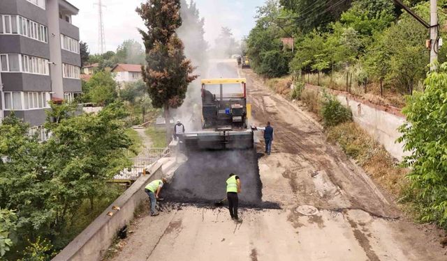 Asfalt çalışmalarını aralıksız sürdürüyor