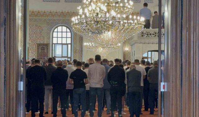 Bayram namazında camiler doldu