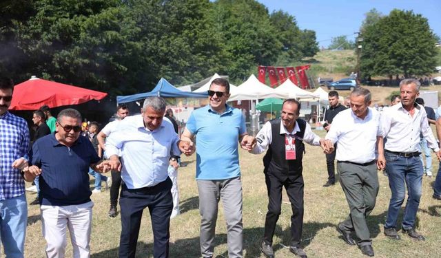 Yayla şenliklerinde Vali Aslan horon oynadı