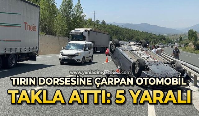 Tırın dorsesine çarpan otomobil takla attı: 5 yaralı