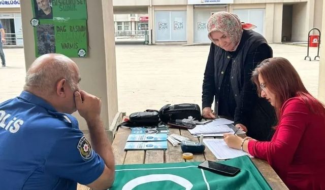 Farkındalık standına vatandaşlardan ilgi