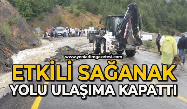 Kuvvetli sağanak karayolunu ulaşıma kapattı