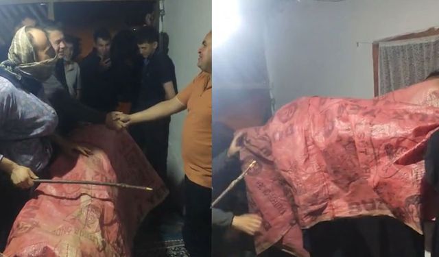 100 yıllık bayram geleneği: Deve kostümü ile kapı kapı dolaşıp para topluyorlar