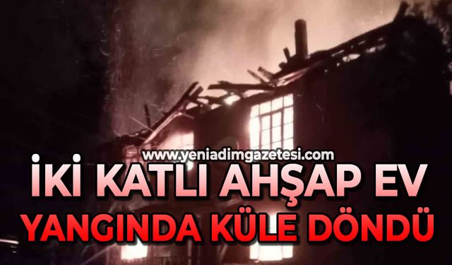 İki katlı ahşap ev, çıkan yangında küle döndü