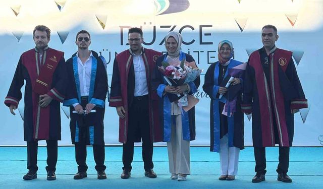 53 yaşında mezun oldu: Bölümü birincilikle bitirdi