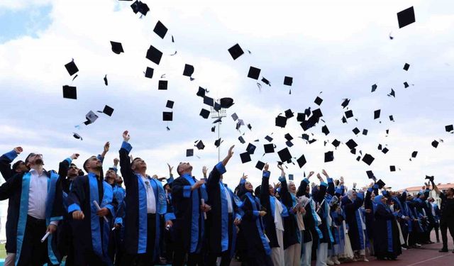 Düzce Üniversitesi’nde mezuniyet coşkusu