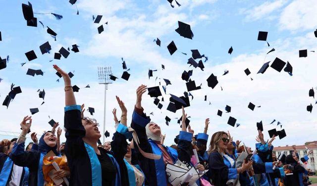 Düzce Üniversitesi’nde mezuniyet heyecanı devamı ediyor