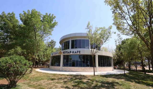 Kitap kafe açıldı