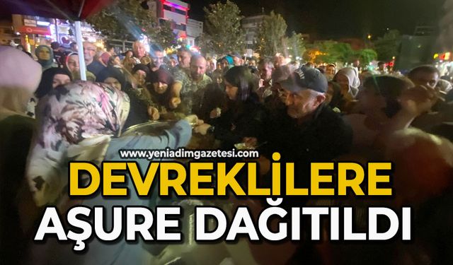 Devreklilere aşure dağıtıldı