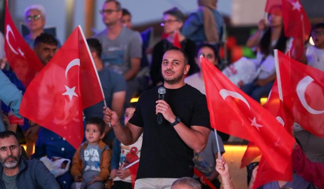 30 Ağustos sürprizi coşkulu görüntülere sahne oldu