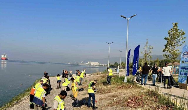 Kıyı temizliği: Yarım saatte 70 kilo atık toplandı