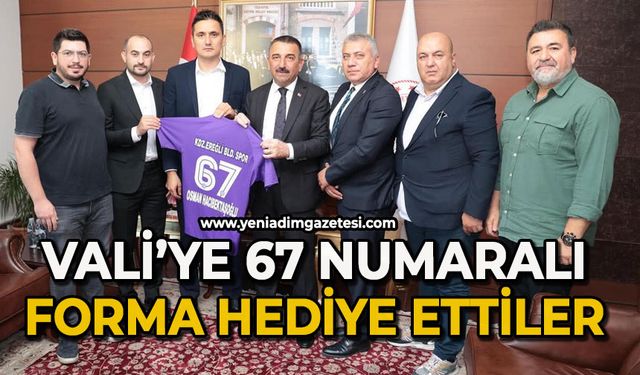 Vali’ye 67 numaralı forma hediye ettiler