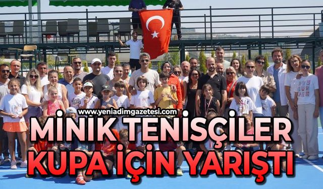 Minik tenisçiler kupa için yarıştı