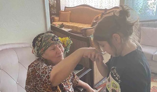 Miniklerden engelli ve yaşlılara anlamlı ziyaret