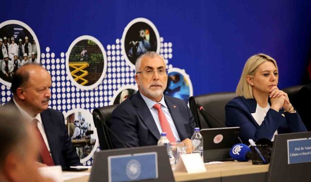 Bakan Işıkhan: Her seferinde küllerimizden yeniden doğmasını bildik
