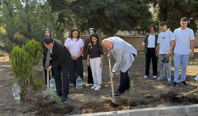 Geleceğe nefes olacak fidanlar toprakla buluştu