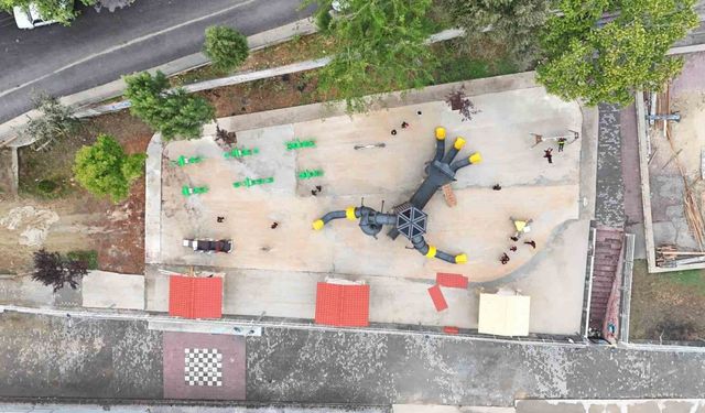 Parklar ve spor alanları yenilenmeye devam ediyor