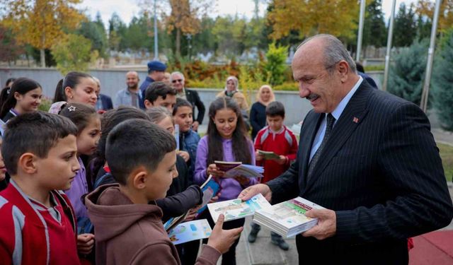 Belediyenin geleneksel hale getirdiği ‘Çocuk Kitapları Günleri’ devam ediyor
