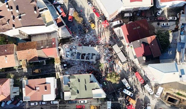 Çöken bina havadan görüntülendi