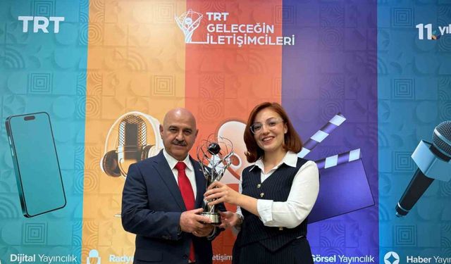 Düzce Üniversitesi geleceğin iletişimcileri yarışmasından ödülle döndü