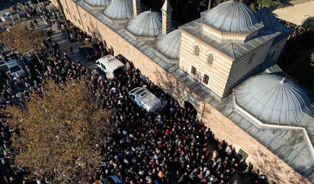 Enkazda kalan 4 kişilik Bilir ailesi, son yolcuklarına uğurlandı