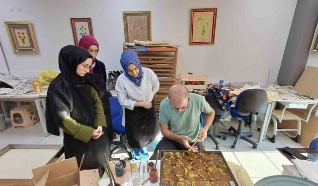 Gençlik merkezilerinde eğitimler devam ediyor