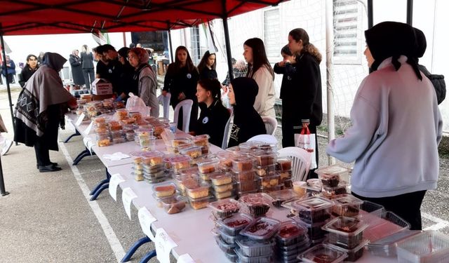 Mudurnu İmam Hatip Lisesi öğrencilerinden Gazze’ye anlamlı destek: 70 bin lira toplandı