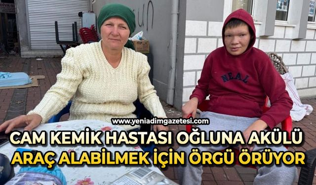 Cam kemik hastası oğluna akülü araç alabilmek için örgü örüyor