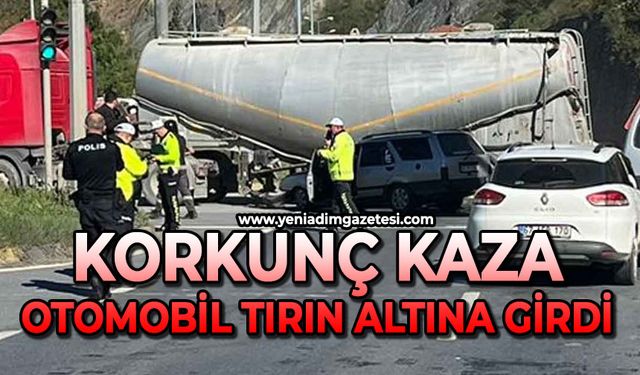 Otomobil tırın altına girdi