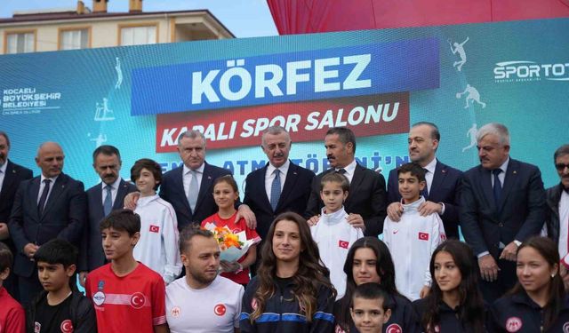 Bakan Bak: 'Türkiye şu anda spor tesisi devrimi yaşıyor'