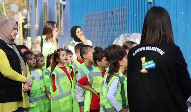 Kartepe'de öğrencilere geri dönüşüm bilinci aşılanıyor