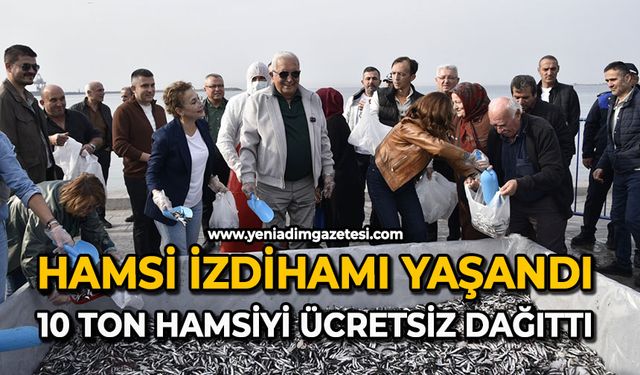 Hamsi izdihamı yaşandı: 10 ton hamsiyi ücretsiz dağıttı