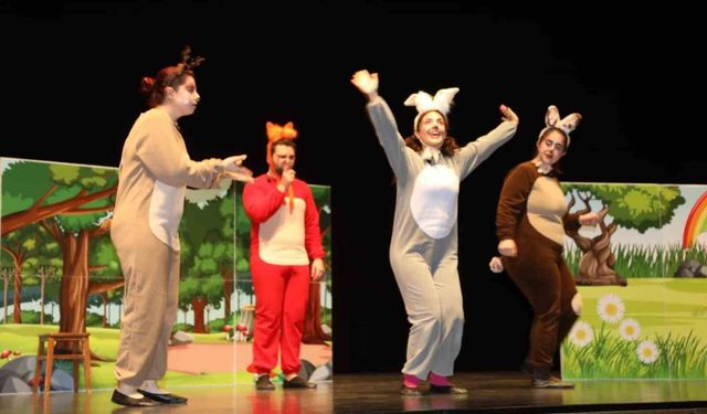 Çocuklar tiyatroyla buluştu