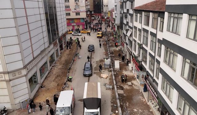 En işlek caddelerinde yenileme çalışmaları sürüyor