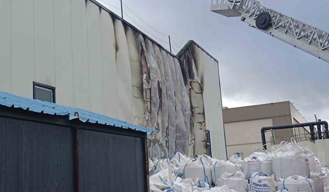 Fabrika yangını büyümeden söndürüldü