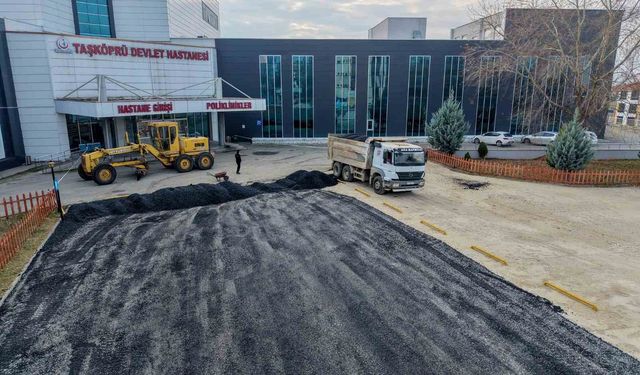 Hastane otoparkı sıcak asfaltla buluştu