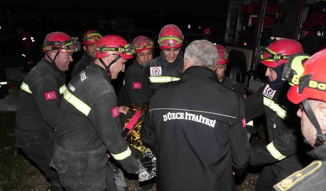 İtfaiye ekibine enkazda arama kurtarma eğitimi
