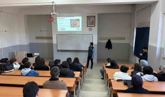 KBÜ'de öğrencilere internet bilinci ve siber riskler anlatıldı
