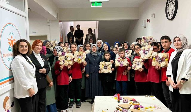 Özel öğrenciler kaynaştı sergi ilgi topladı