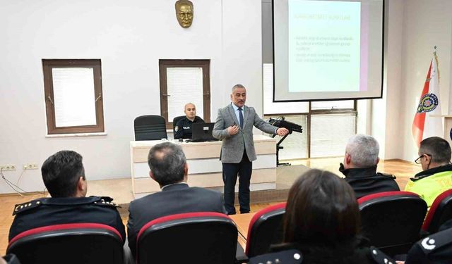 Polislere etkili iletişimde protokol ve nezaket