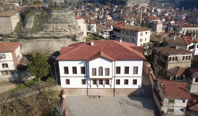 Şehir hafızası rüştiye mektebinde sergileniyor