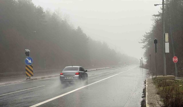 Sis ve sağanak sebebiyle görüş mesafesi 30 metreye düştü