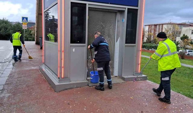 Üst geçit asansörlerinde periyodik temizlik