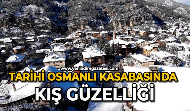 Tarihi osmanlı kasabasında kış güzelliği