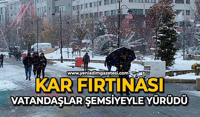 Kar fırtınası: Vatandaşlar şemsiyeyle yürüdü