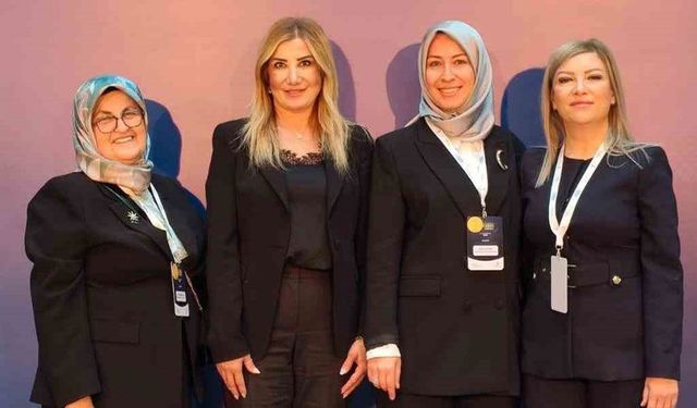 Kadın meclis üyeleri 'Yerel Yönetimlerde Kadın Zirvesi'nde