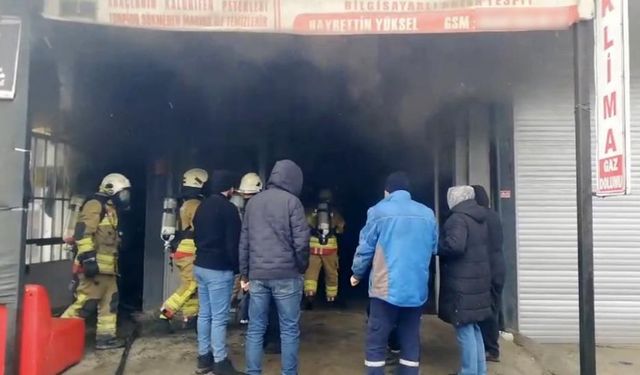 Kapalı dükkandan çıkan dumanı fark etti, sanayi çarşısını kurtardı